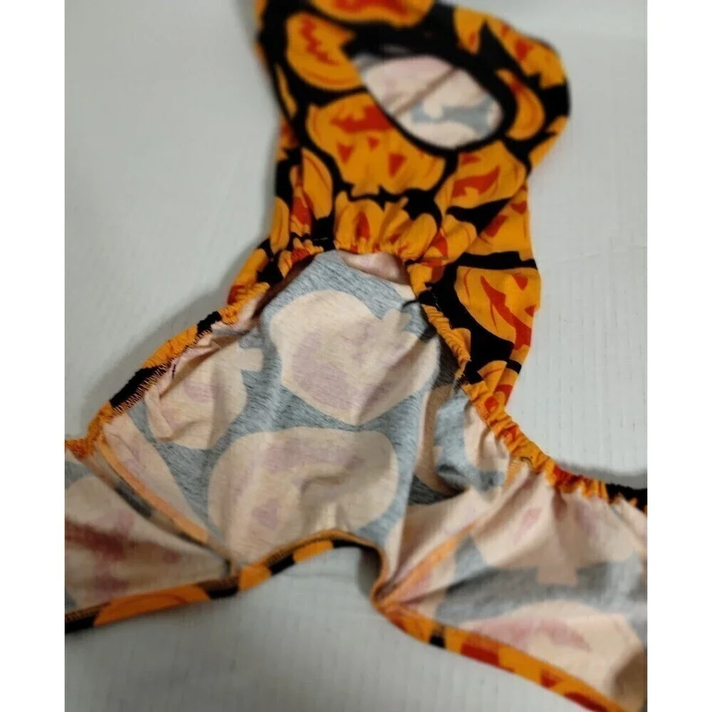 Dog Black‎ With Orange pumpkins Stretchy Tshirt size Med